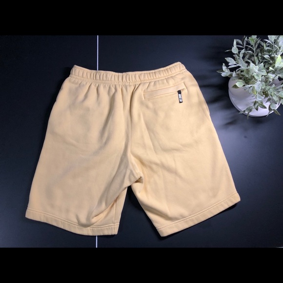 [SOLD] Mens Light Yellow Nike SB Shorts [M] - Picture 2 of 9